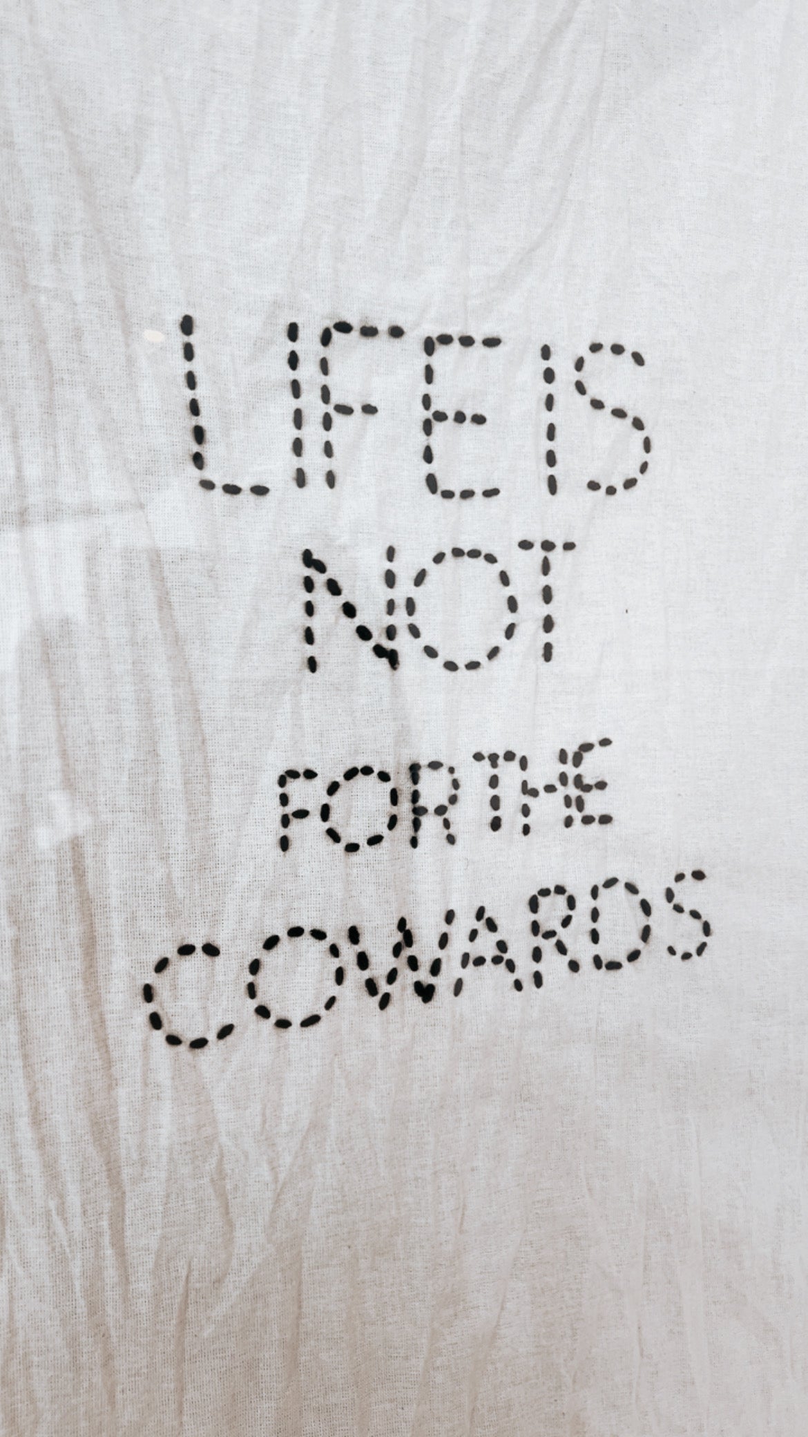 Cuadro Life is Not For Cowards 60x90